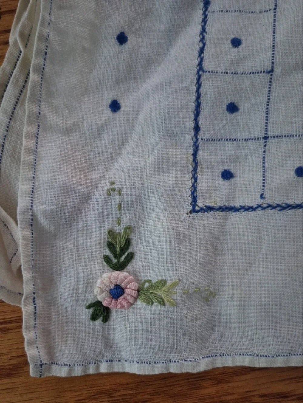 Embroidered Floral Cotton Place Mats - Blue on White